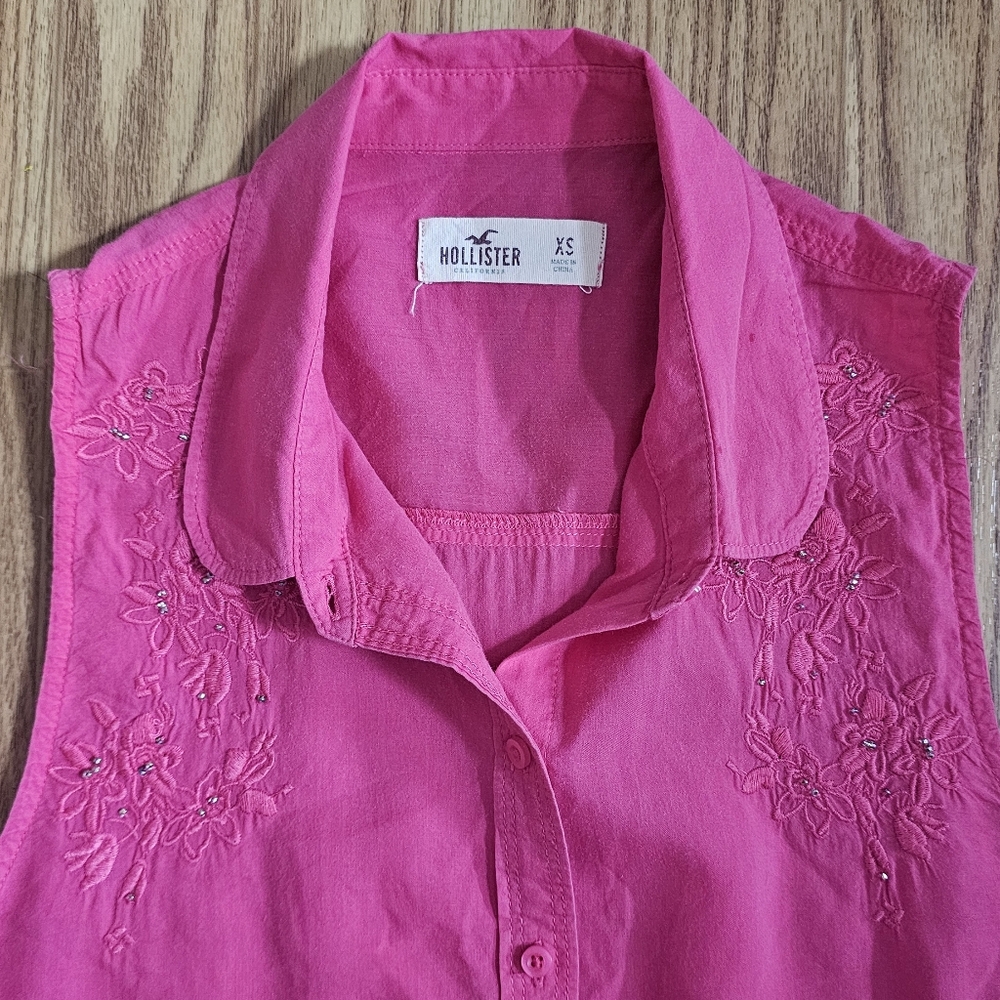 HOLLISTER PINK WOMEN'S TOP SHORTSLEVE‎ SIZE XS embroided - Picture 2 of 6